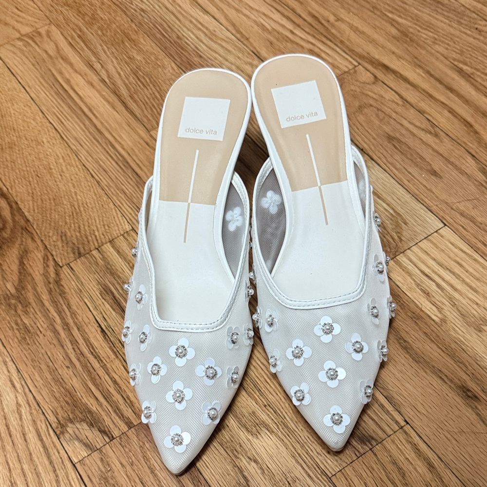 Dolce Vita Clara Pearl Kitten Heels True White Daisy Mesh